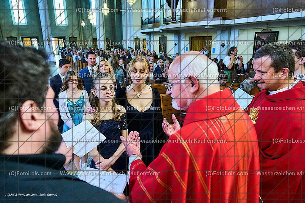 ALP2518_Pfarrfirmung Wieselburg_Sakrament der Firmung | (C)FotoLois.com, Alois Spandl, Pfarrfirmung in Wieselburg mit Firmspender Eduard Gruber (ehemaliger Generalvikar der Diözese St. Pölten), Sa 3. Juni 2023.