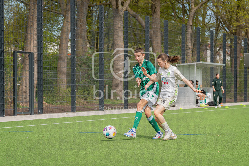 SV Werder - SV Werder (w) | SV Werder - SV Werder (w) - Realisiert mit Pictrs.com
