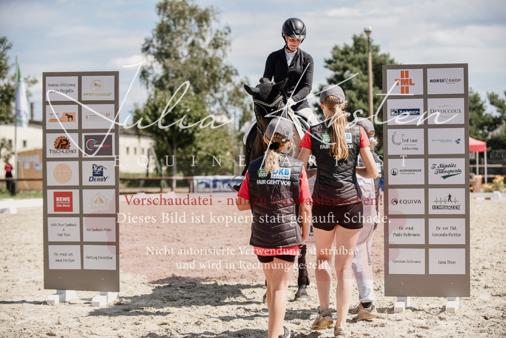 DSC_8809 | Pferde- und Turnierfotografie in Westsachsen. Pferdeportraits, Auftragszeichnungen und intuitive Kunst.