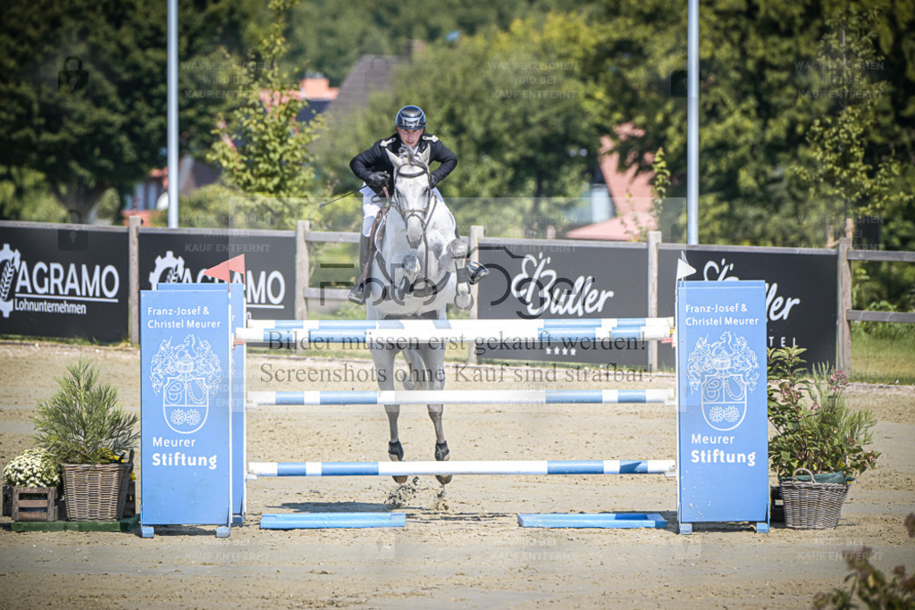 DOS_0051 | Entdecke hochwertige Reitturnierfotos von Foto Oger. Professionell, emotional und authentisch – jetzt Lieblingsmomente im Shop bestellen. - Realisiert mit Pictrs.com