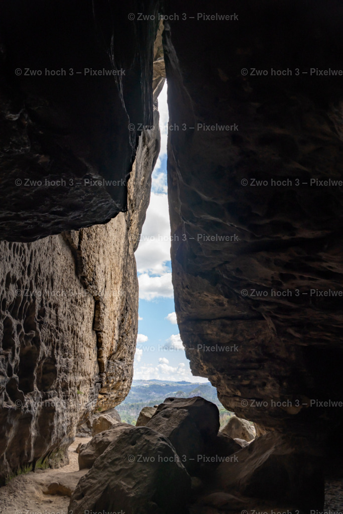 Frienstein_Idagrotte_Lorenzsteine_Felsspalt_Felswand | 2022-09-02_Waldbrandgebiete_2 - Realisiert mit Pictrs.com