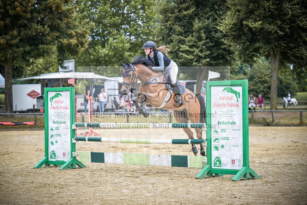 DOS_8188 | Entdecke hochwertige Reitturnierfotos von Foto Oger. Professionell, emotional und authentisch – jetzt Lieblingsmomente im Shop bestellen.Deutschlandweite Turnierfotografie. - Realisiert mit Pictrs.com