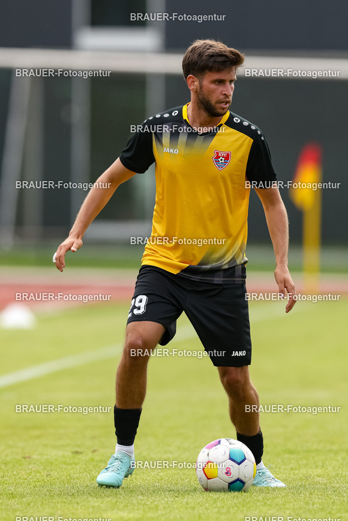 1_SVSKFC_20250726_1295.JPG -  - SV Schermbeck - KFC Uerdingen  - Testspiel | Schermbeck, Deutschland, 26.07.25: Mohammed Yasin Benslaiman Benktib (KFC Uerdingen) in Aktion, am Ball, Einzelaktion während des Testspiel Spiels zwischen SV Schermbeck - KFC Uerdingen  in der Volksbank Arena am 26. July 2025 in Schermbeck, Deutschland. (Foto von Stefan Brauer/Brauer-Fotoagentur)