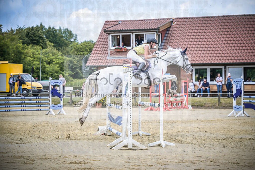 DOS_8008 | Entdecke hochwertige Reitturnierfotos von Foto Oger. Professionell, emotional und authentisch – jetzt Lieblingsmomente im Shop bestellen.Deutschlandweite Turnierfotografie. - Realisiert mit Pictrs.com