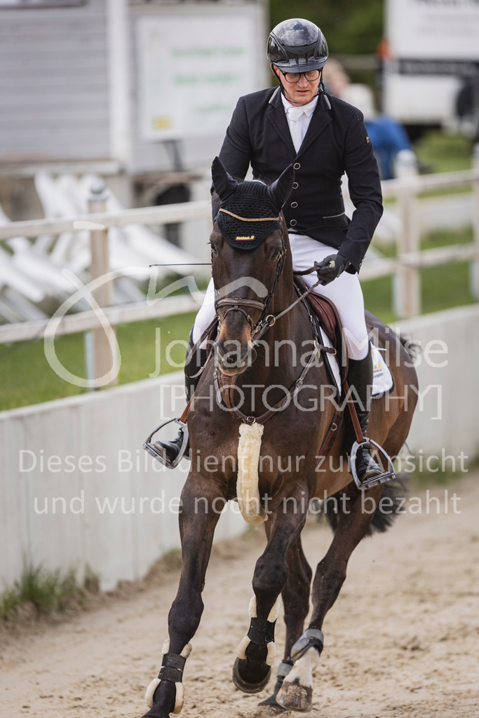 250504_SpengeW_M2-Spr-421 | Deine schönsten Turniermomente als professionelle Fotos! Entdecke hochwertige Pferdesport-Fotografie im Online-Shop. Jetzt Fotos finden & bestellen!
