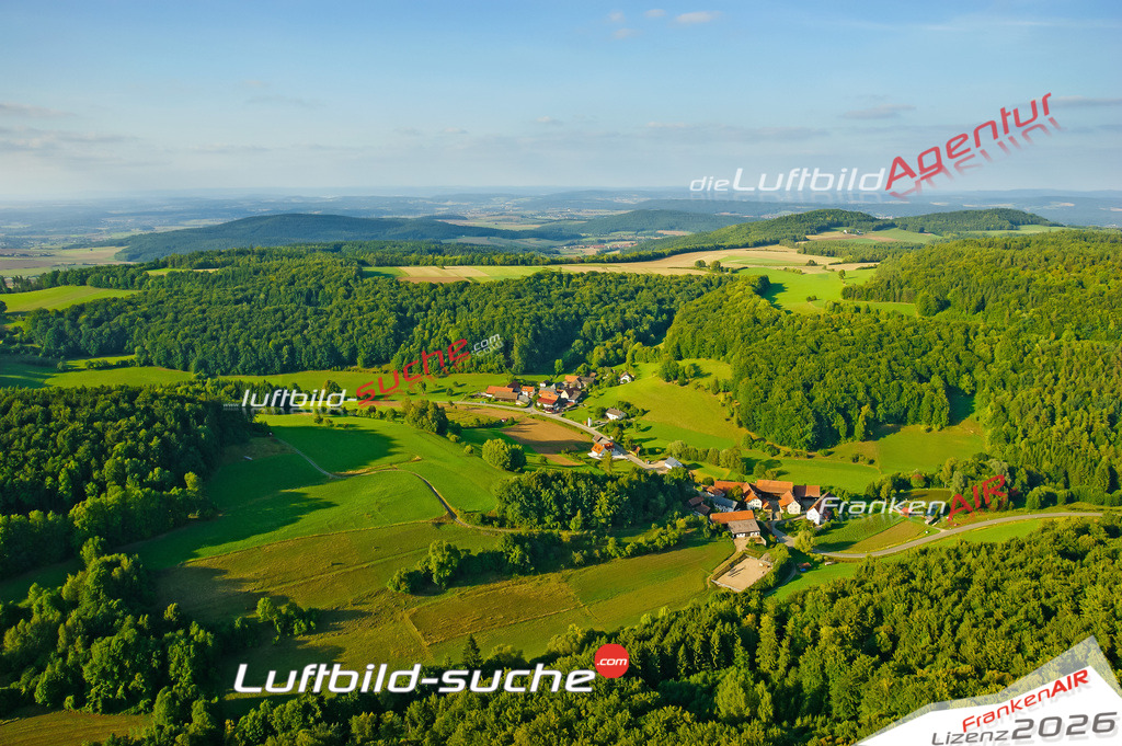 Die Luftaufnahme Siedamsdorf - Weismain wurde vom UL-Flugzeug (keine Drohne) aus fotografiert.Hohe Druck- Auflösung-die Geschenkidee!