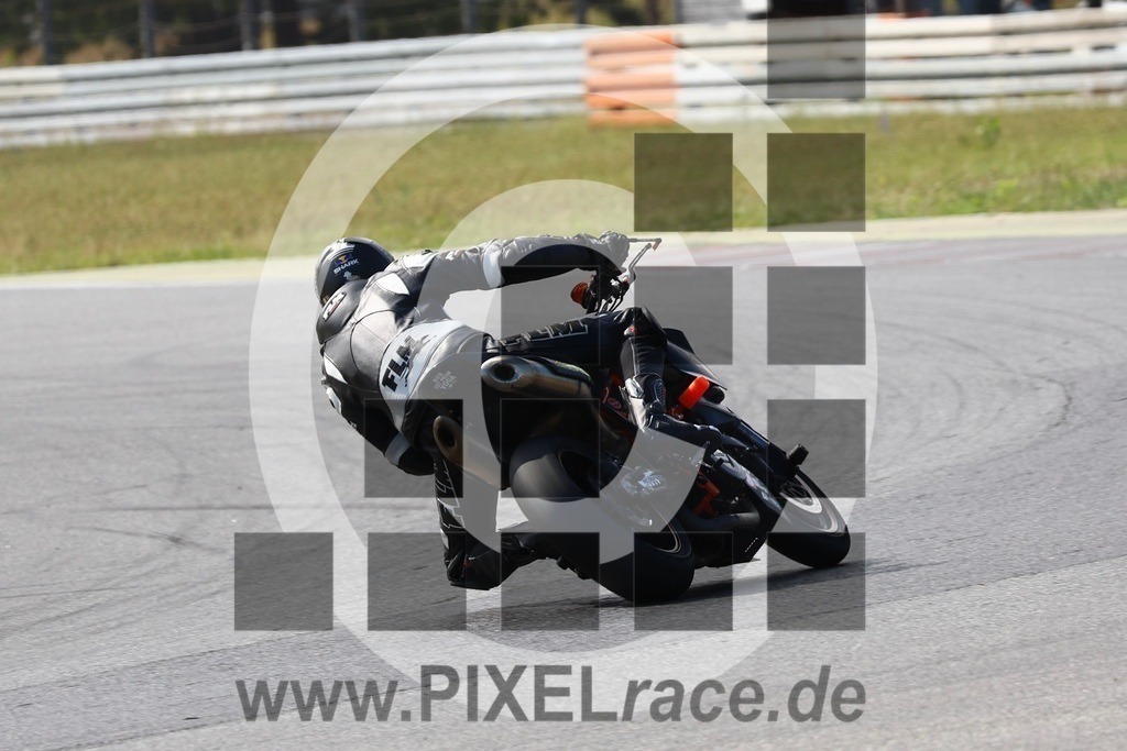 0033-20240604_35072 | Schöne Erinnerungen an spannende Momente - das festzuhalten ist unser Job. PIXELrace.de ist seit 2003 auf den Rennstrecken Europas unterwegs um die Action draußen beim Fahren und die wunderbare Stimmung imm Fahrerlager für euch einzufangen.