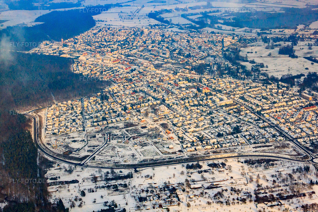 Luftbild: Stadtansicht aus Westen im Winter bei Schnee in Jockgrim im Bundesland Rheinland-Pfalz in Deutschland. Foto: IMG_35832.jpg vom 04.12.2010 durch Werner Riehm/FLY-FOTO.de