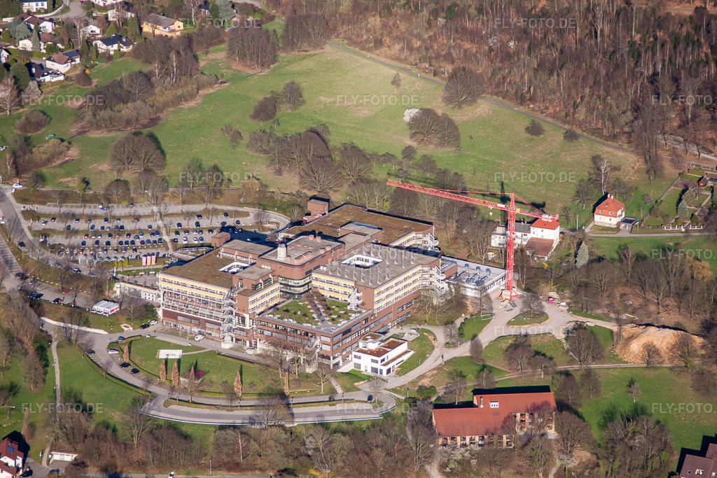 Luftbild: Baustelle für einen Erweiterungs- Neubau auf dem Klinikgelände des Krankenhauses Klinikum Mittelbaden Baden-Baden Balg im Ortsteil Oos in Baden-Baden im Bundesland Baden-Württemberg in Deutschland. Foto: IMG_56404.jpg vom 14.04.2013 durch Werner Riehm/FLY-FOTO.de