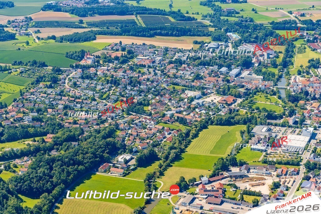 Luftaufnahme von  Vilsbiburg - Die Luftaufnahme wurde 2025 vom UL-Flugzeug heraus erstellt ( keine Drohne ) - Hochauflösende Luftaufnahme - für professionelle Ausdrucke geeignet. Die Geschenkidee !Mit Lizenz und Bildrechte bestellbar