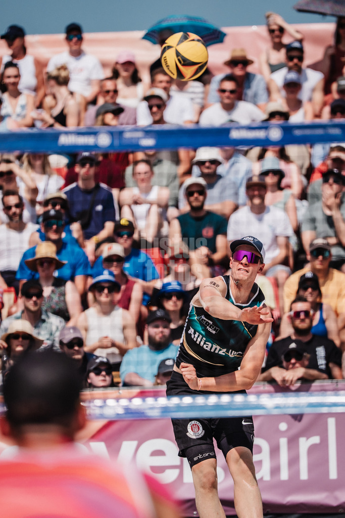 Beachvolleyball | Männer | Allianz German Beach Tour 2025 | Tourstop Bremen | 14.06.2025 | Aufschlag von Robin Sowa