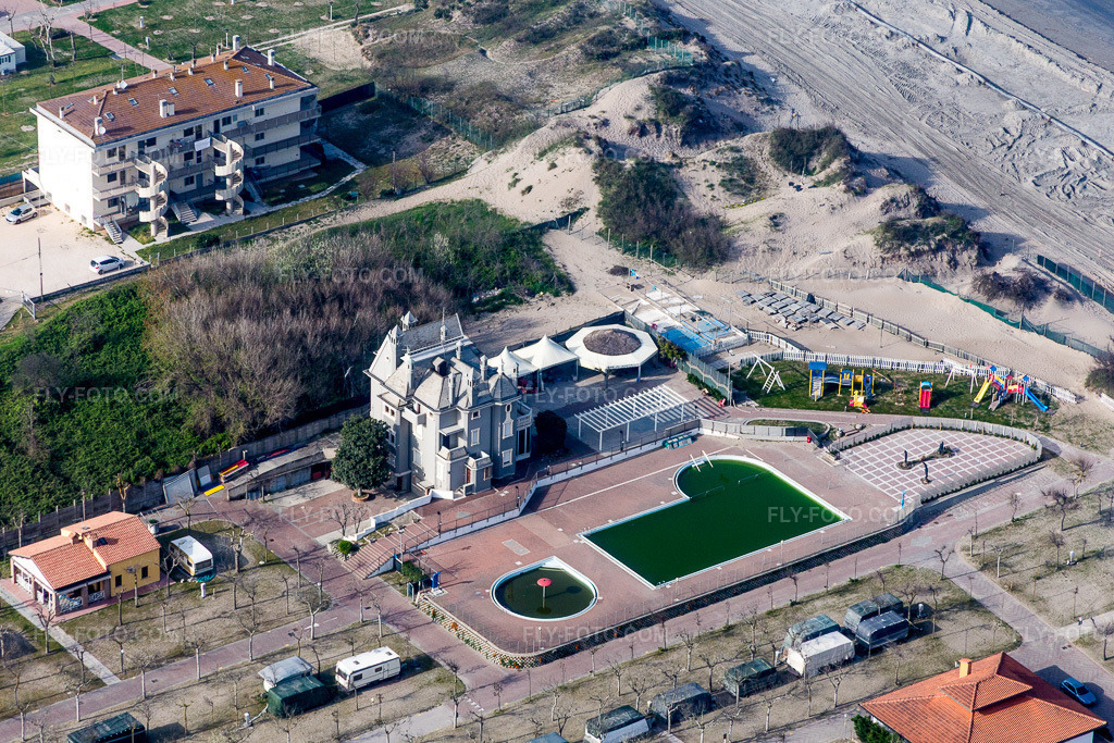 Aerial view: Campingplatz Village Internazionale depandance mit Pool und Strand an der Adriaküste in Chioggia in the state Veneto, Italy.Photo: IMG_087412.jpg taken on 04/06/2016 by Werner Riehm/FLY-FOTO.comResolution of the original: 5226 x 3484 px