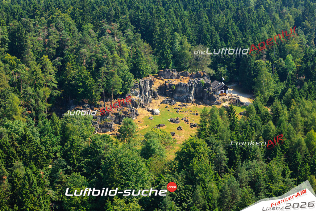 Die Luftaufnahme Kemitzenstein - Bad Staffelstein wurde vom UL-Flugzeug (keine Drohne) aus fotografiert.Hohe Druck- Auflösung-die Geschenkidee!