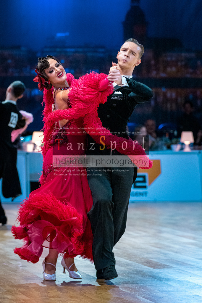 20251212_WDSF_World_Ch_Cup_RS-Std_1249-2 | Tanzsportbilder, Standardtanz, Lateintanz, WDSF, DTV, LTVB, dancecomp, goc, hessen tanzt, blaues band der spree, walzer, tango, wiener walzer, slowfox, quickstepp, samba, rumba, cha-cha-cha, paso doble. jive, hd-kroft photography, turniertanzsport