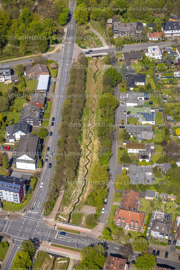 Herne230403029Ost | Luftbild, Renaturierung des Ostbach mit offenem Gewässerlauf neben dem Hölkeskampring, Sodingen, Herne, Ruhrgebiet, Nordrhein-Westfalen, Deutschland