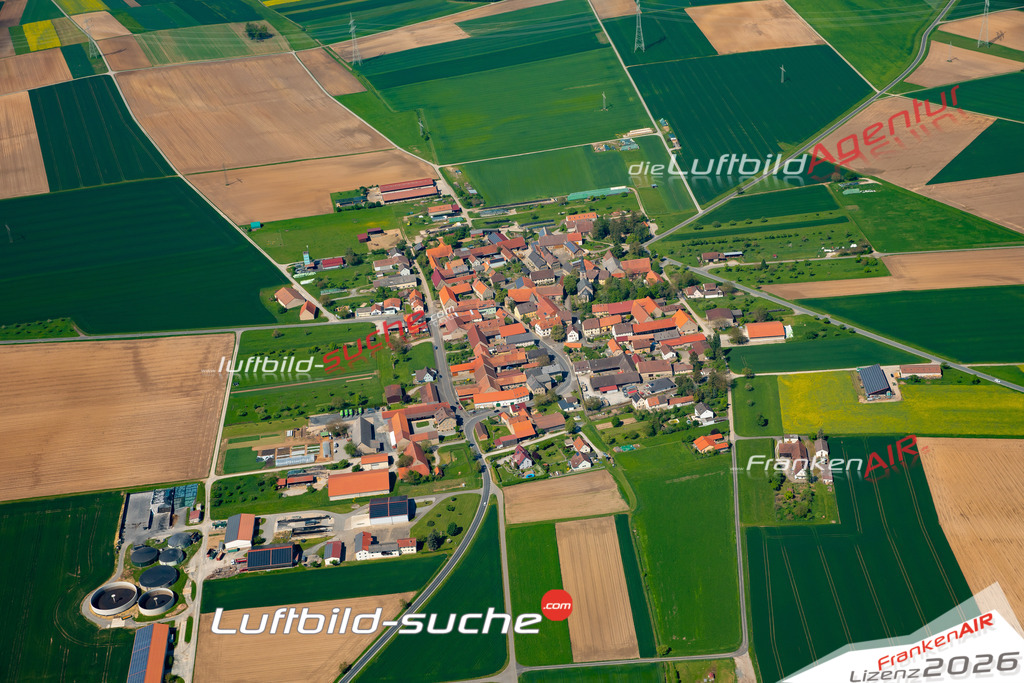 Das Luftbild zeigt : Westheim Biebelried - Die Luftaufnahme wurde 2024 vom UL-Flugzeug aus erstellt ( keine Drohne ) - Hochauflösende Luftaufnahme - Für grossformatige Ausdrucke geeignet. Die Geschenkidee !Mit Lizenz und Bildrechte bestellbar