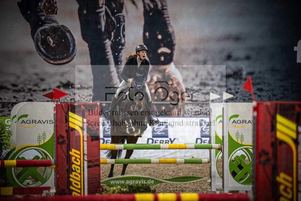 DOS_3046 | Entdecke hochwertige Reitturnierfotos von Foto Oger. Professionell, emotional und authentisch – jetzt Lieblingsmomente im Shop bestellen.Deutschlandweite Turnierfotografie. - Realisiert mit Pictrs.com