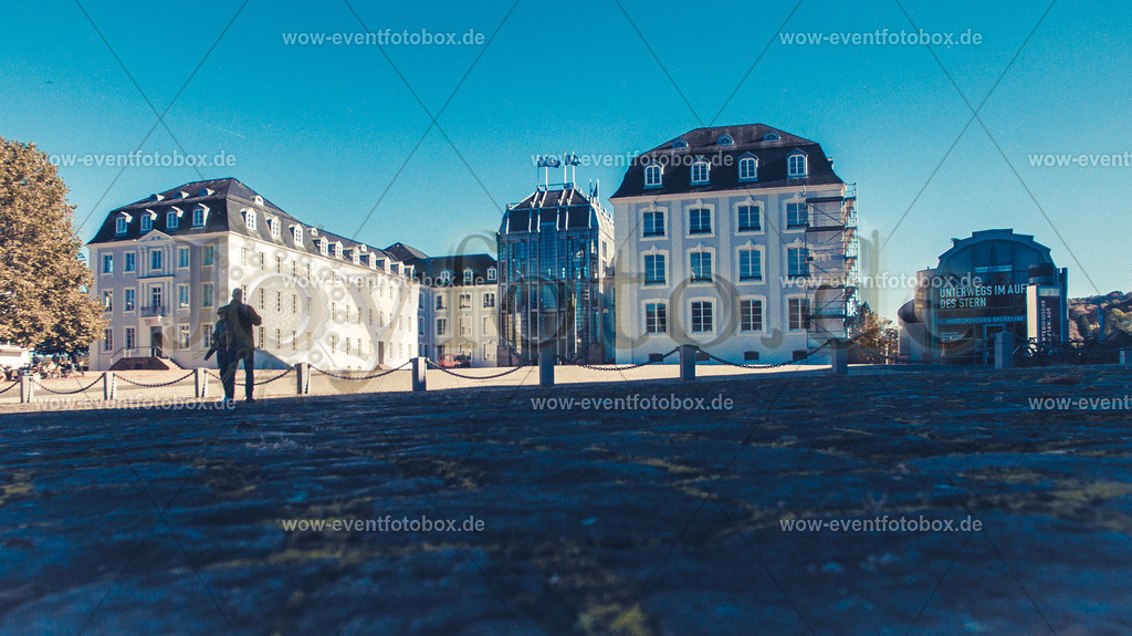 joyfoto-40 | Mieten Sie die WOW Eventfotobox für unvergessliche Momente auf Ihrer Hochzeit, Firmenfeier oder Party. Sofortdruck, Requisiten & Wow-Effekt garantiert! - Realisiert mit Pictrs.com