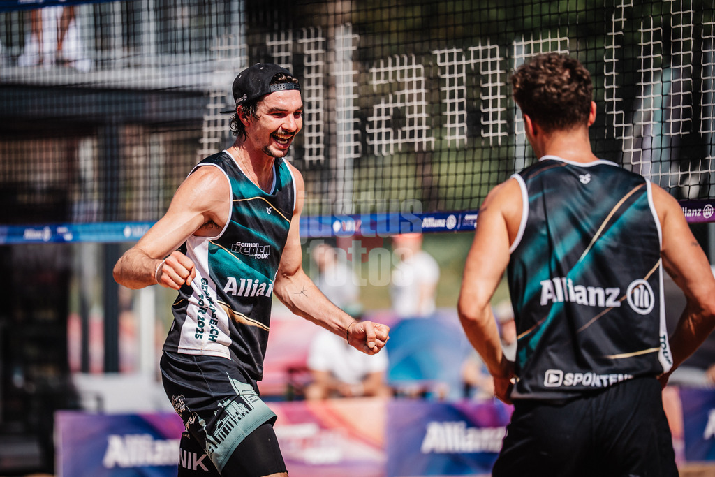 Beachvolleyball | Männer | Allianz German Beach Tour 2025 | Tourstop München | 05.07.2025 | v.l. Jannik Kühlborn und Eric Stadie-Seeber jubeln