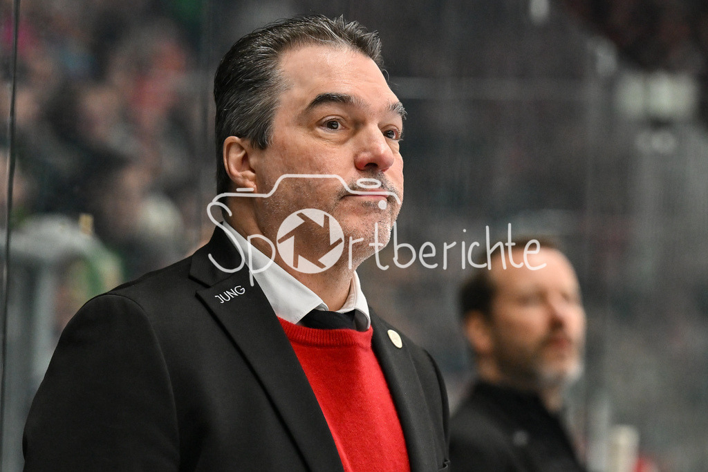 Augsburger Panther - Nürnberg Ice Tigers | im Bild Larry MITCHELL Headcoach Augsburger Panther / Freisteller / Einzelfoto / DEL: Augsburger Panther - Nuernberg Ice Tigers, Curt Frenzel Stadion am 03.01.2025