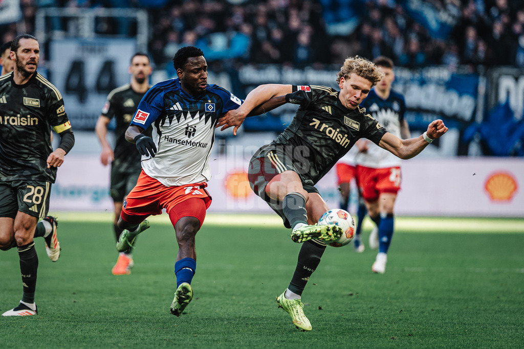 Fußball | Männer | Saison 2025/2026 | 1. Fußball-Bundesliga | 22. Spieltag | Hamburger SV vs. 1. FC Union Berlin | 14.02.2026 | v.l. Philip Otele (#27, HSV) gegen Leopold Querfeld (#14, 1. FC Union Berlin)