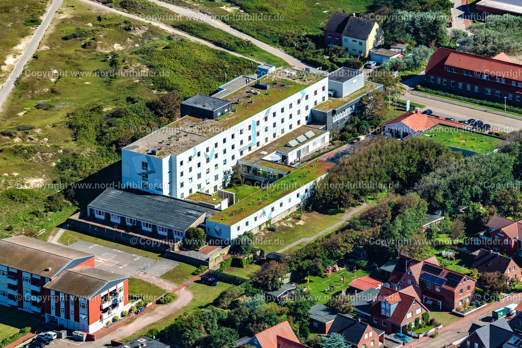 Norderney_Krankenhaus_Norderney_ELS_6516050923 | NORDERNEY 05.09.2023 Klinikgelände des Krankenhauses " Krankenhaus Norderney " in Norderney im Bundesland Niedersachsen, Deutschland. // Hospital grounds of the Clinic " Krankenhaus Norderney " in Norderney in the state Lower Saxony, Germany. Foto: Martin Elsen