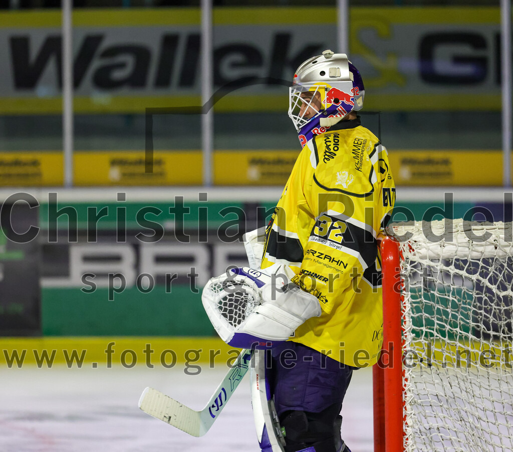 2025-12-19_025_TSV_Erding_gegen_Toelzer_Loewen | Erding, Deutschland, 19.12.2025:Eishockey, Oberliga Süd 2025 / 2026, 27. Spieltag, TSV Erding gegen Tölzer Löwen, Endergebnis: 2:5Torwart Matthias Bittner (Tölzer Löwen, #32)Foto: Christian Riedel / fotografie-riedel.net