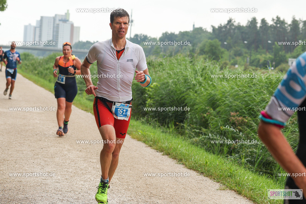 LUR_1687 | 34. M-net Erlanger Triathlon 2025 #erlangertriathlon  #mnettriathlon2025 #mnettriathlon #team #olympischedistanz #mitteldistanz #triathlon #maindonaukanal  #erlangertriathlon2025 #yourpictrs #tv1848 #tv1848erlangen  #triathlonbayern #sportinerlangen #demsportverbunden #sportshot_your_pictrs Copyright: www.sportshot.de