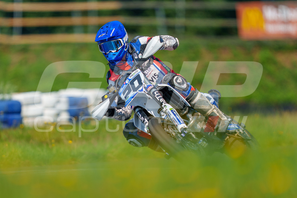 G-Cup + Supermoto Staatsmeisterschaft + Hungarian Supermoto Championship | GRIPcapture steht für authentische Sportfotografie in Österreich – für Momente, die mehr sind als Geschwindigkeit oder Ergebnis. Es geht um Emotion, Spannung, Fokus und den Augenblick, der oft nur einen Wimpernschlag dauert.Ob Motorsport, Teamsport oder 