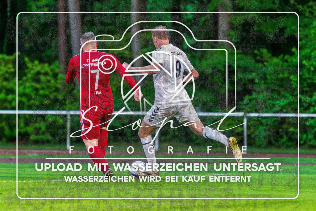Bezirksliga Herren LG - TV Jahn Schneverdingen II vs. Buchholzer FC | Hauke Hübscher (TV Jahn Schneverdingen II #7), Tom-Christopher Durbahn (Buchholzer FC #9); Bezirksliga Herren LG - TV Jahn Schneverdingen II vs. Buchholzer FC am 15.05.26 in Osterwald-Stadion, Schneverdingen - Realisiert mit Pictrs.com