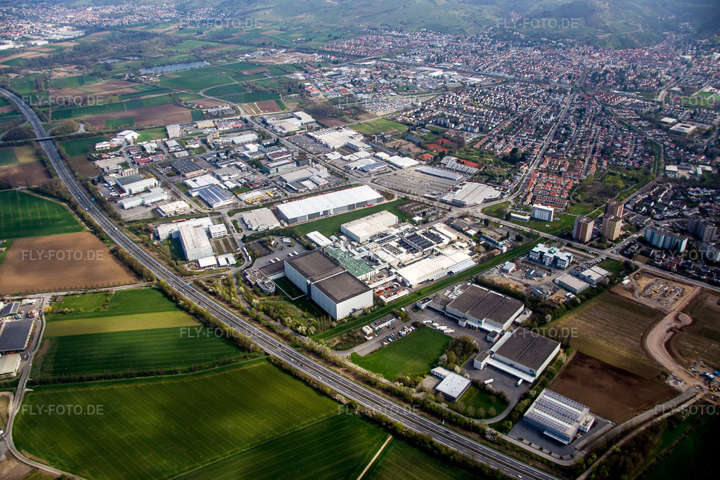 Luftbild: Industrie- und Gewerbegebiet an der A5 (Bergstraße) in Heppenheim im Bundesland Hessen in Deutschland. Foto: IMG_077046.jpg vom 12.04.2015 durch Werner Riehm/FLY-FOTO.de