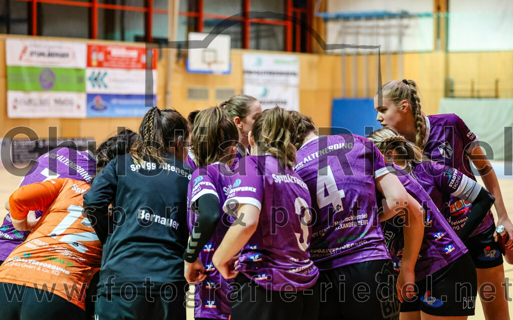 2023-12-17_070_SpVgg_Altenerding_II_gegen_HF_Scheyern | Erding, Deutschland, 17.12.2023:
Handball, Bezirksliga Frauen Altbayern 2023 / 2024, 9. Spieltag, SpVgg Altenerding II gegen HF Scheyern, Endergebnis: 22:26

Foto: Christian Riedel / fotografie-riedel.net