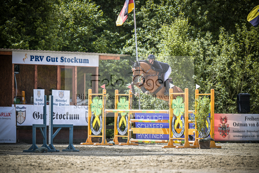 DOS_5386 | Entdecke hochwertige Reitturnierfotos von Foto Oger. Professionell, emotional und authentisch – jetzt Lieblingsmomente im Shop bestellen.Deutschlandweite Turnierfotografie. - Realisiert mit Pictrs.com