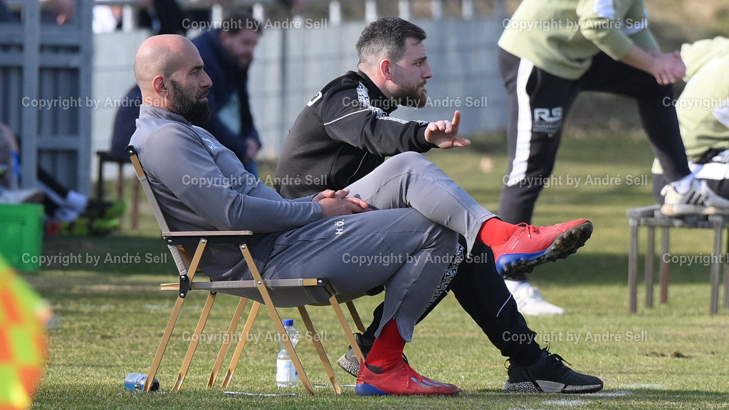 PSV Neumünster vs FC Kilia Kiel | TW-Trainer Hüsnü Özdemir (Kilia) &amp; Trainer Nicola Soranno (Kilia) / Fußball-Oberliga Männer 2025/2026 / PSV Neumünster vs FC Kilia Kiel / PSV Stadion Platz A / Neumünster / 07.03.26 - Realisiert mit Pictrs.com