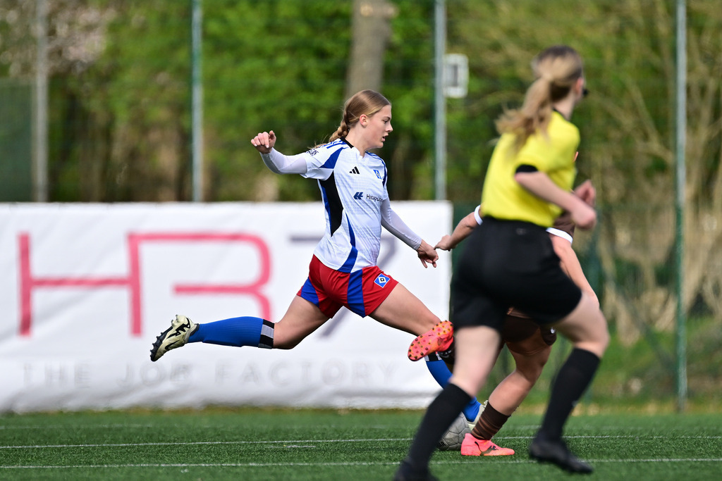 Fußball I Frauen I Saison 2024-2025 I Frauen-Regionalliga Nord I 17. Spieltag I Hamburger SV II - FC St. Pauli | Der Sportfotograf. - Realisiert mit Pictrs.com