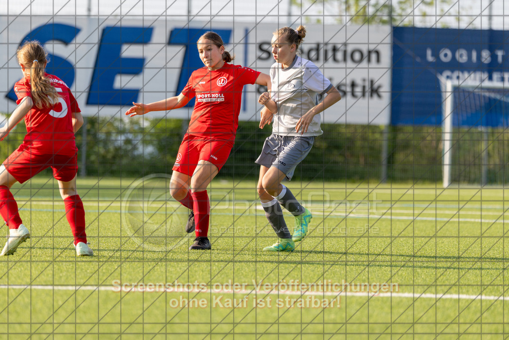 20260508_183710_0099_(c)_by_PhotoPeet | #,TSV Eschenbach (hell) vs. TSV Weilheim (rot), Fußball, C-Juniorinnen Kreisstaffel 2, Bezirk Neckar/Fils, 07.Spieltag,  Saison 2025/2026, Kunstrasenplatz, Schlater Straße, 73107 Eschenbach, 08.05.2026 - 18:30 Uhr,Foto: PhotoPeet / Sport- &amp; Eventfotografie / Peter Harich