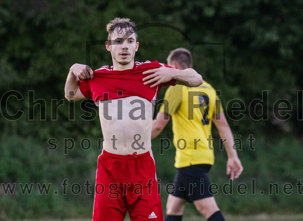 2023-09-07_006_FC_Finsing_gegen_FC_Moosinning_II | Finsing, Deutschland, 07.09.2023:
Fußball, Kreisliga 2023 / 2024, 8. Spieltag, FC Finsing gegen FC Moosinning II, Endergebnis: 3:0

Florian Hölzl (FC Finsing, #10)

Foto: Christian Riedel / fotografie-riedel.net