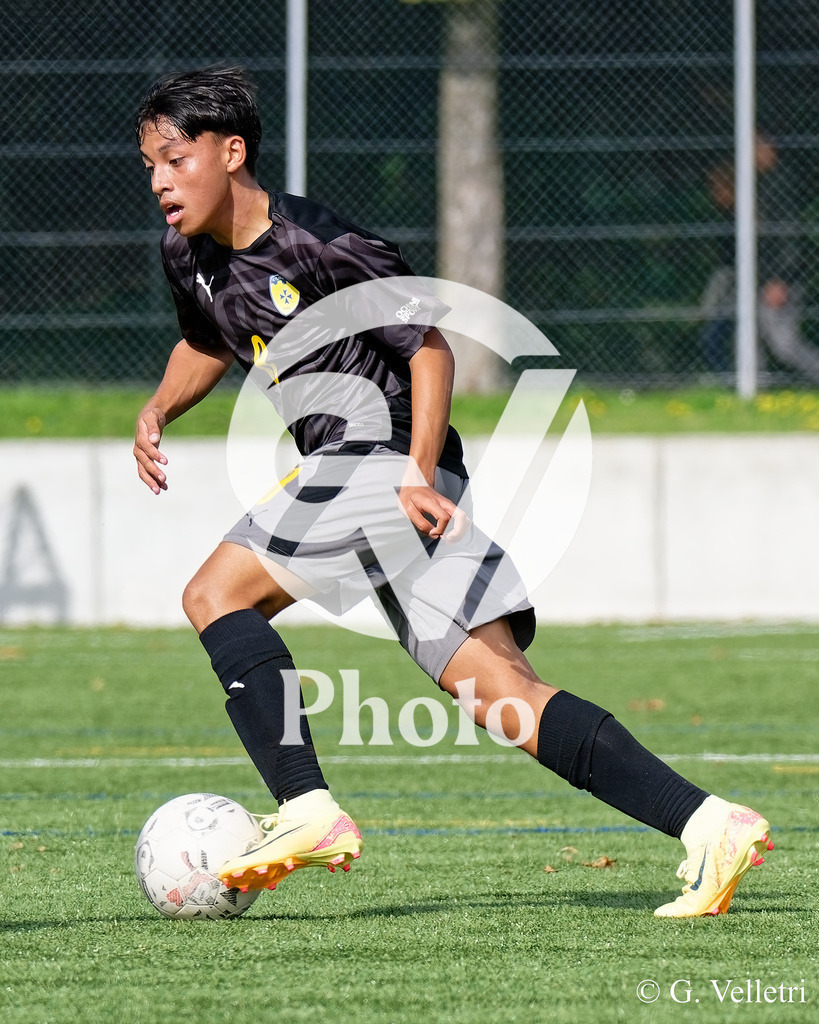 Youth League A - CS Italien - FC Plan-les-Ouates | Harry Ratsihoarana (8 FC Plan-les-Ouates) durant le match de Youth League A entre CS Italien et FC Plan-les-Ouates au Stade du Bois-de-la-Bâtie à Petit-Lancy, Suisse