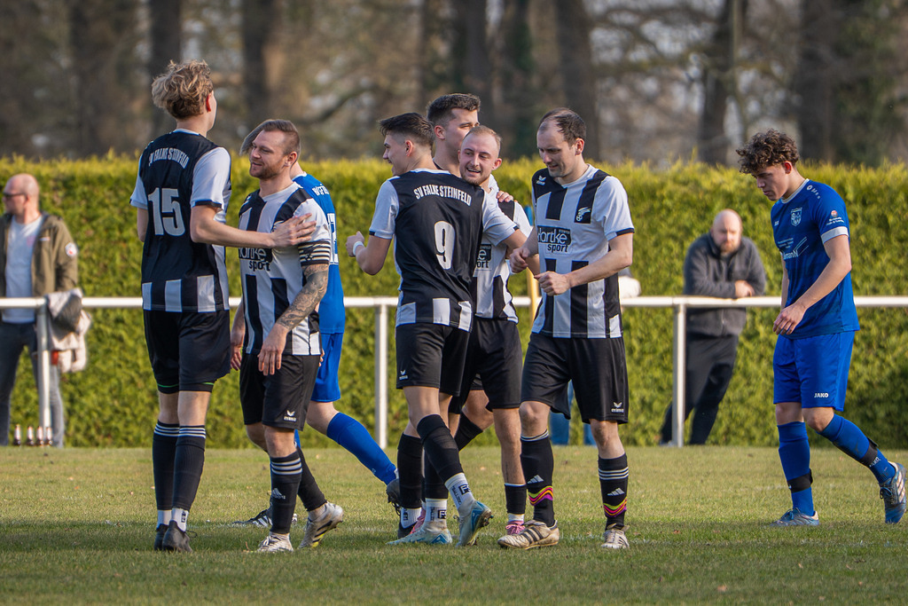 Fußball I Herren I Saison 2025-2026 I Kreisliga VEC I 17. Spieltag I BW Langförden - SV Falke Steinfeld I 7288 | jns.sportfotos - Realisiert mit Pictrs.com