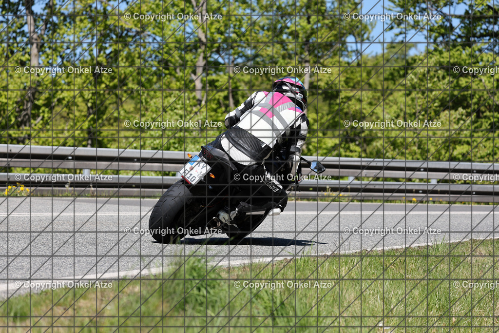 IMG_9900 | Fotograf am Kyffhäuser. Onkel Atze. Kyffhäuser Rennstrecke. Café36. Motorsportfotografie. - Realisiert mit Pictrs.com