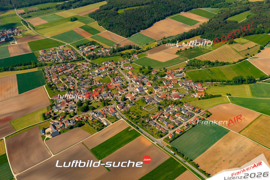 Das Luftbild zeigt : Amerbach Wemding - Die Luftaufnahme wurde 2024 vom UL-Flugzeug aus erstellt ( keine Drohne ) - Hochauflösende Luftaufnahme - Für grossformatige Ausdrucke geeignet. Die Geschenkidee !Mit Lizenz und Bildrechte bestellbar