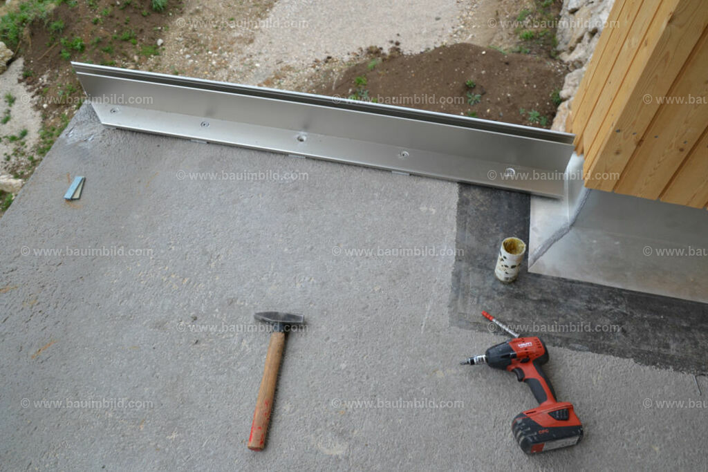 bib-lg24-metallbau-0017 | Nach LV-Leistungsgruppen sortierte Detailfotos über den Bau eines Hauses. Alle Hausbau-Bilder direkt vom Urheber und Autor der Website Haus-Selber-Bauen.com