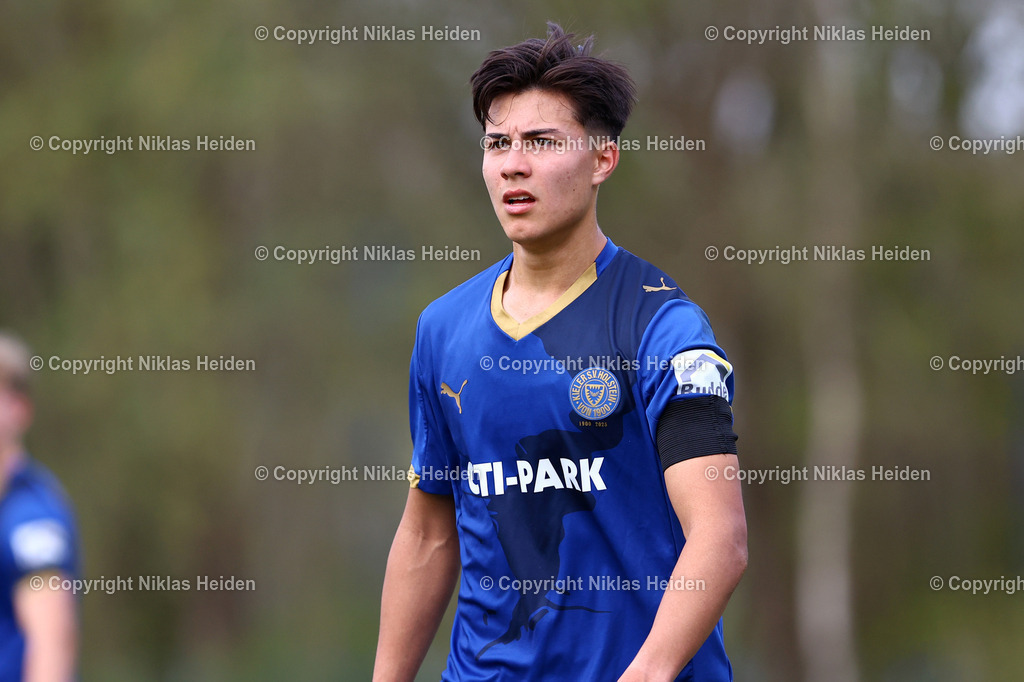 NH_HolsteinKielU19_1FCHeidenheimU19_DFBNachwuchsliga_18042026 | #11 Kevin Hahn (Holstein Kiel U19)Fußball I Herren I U19 DFB-Nachwuchsliga Hauptrunde Liga A, Gruppe B I Saison 2025-2026 I 9. Spieltag I Holstein Kiel U19 - 1. FC Heidenheim U19 I 18.04..2026 I Citti-Fußball-Park