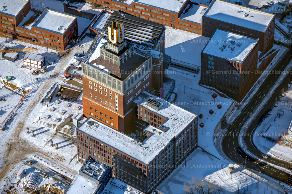 4043818 | DORTMUND 13.02.2021 Winterlich schneebedeckte Museum- und Ausstellungs- Gebäude- Ensemble " Dortmunder U Zentrum für Kunst und Kreativität " an der Emil-Schumacher-Straße im Ortsteil Westpark in Dortmund im Ruhrgebiet im Bundesland Nordrhein-Westfalen, Deutschland. Weiterführende Informationen bei: DORTMUNDER U Zentrum für Kunst und Kreativität. // Wintry snowy museum and exhibition building ensemble "Dortmund U Center for Art and Creativity" on Emil-Schumacher-Strasse in the district of Westpark in Dortmund in the Ruhr area in the state North Rhine-Westphalia, Germany. Further information at: DORTMUNDER U Zentrum fuer Kunst und Kreativitaet. Foto: Gerhard Launer