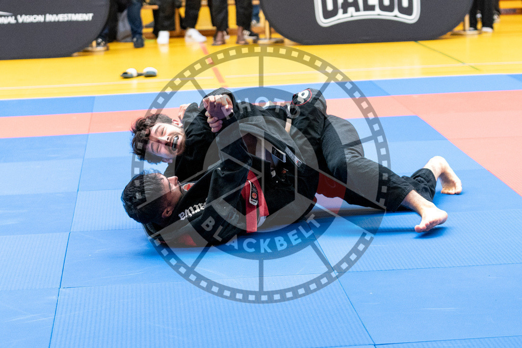 20231118PBB10809 | Fighters compete during the AJP Tour 600 Frankfurt Championship in Frankfurt/Main, Germany, on November 18, 2023.