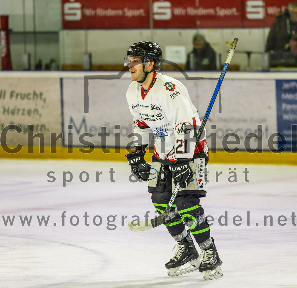 2023-11-12_041_TSV_Erding_gegen_EHC_Koenigsbrunn | Erding, Deutschland, 12.11.2023:
Eishockey, Bayernliga Vorrunde 2023 / 2024, 9. Spieltag, TSV Erding gegen EHC Königsbrunn, Endergebnis: 3:2

Florian Döring (EHC Königsbrunn, #21)

Foto: Christian Riedel / fotografie-riedel.net