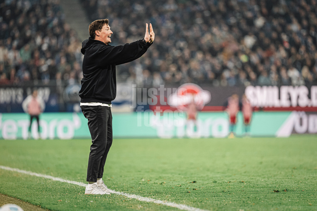 Fußball | Männer | Saison 2024/2025 | 2. Fußball-Bundesliga | 27. Spieltag | Hamburger SV vs. SV 07 Elversberg | 28.03.2025 | Trainer Merlin Polzin (HSV)