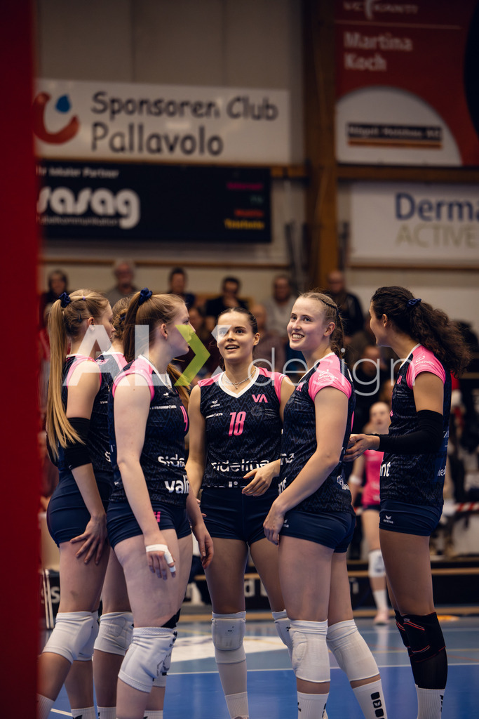 Volleyball I Frauen I Saison 2025-2026 I Volleyball NLA | Women I Round 14 I VC Kanti Schaffhausen - NLZ Volleyball Academy Zürich I 16.01.2026 | NLZ Volleyball Academy Zürich - Spielerinnenkreis - Realisiert mit Pictrs.com