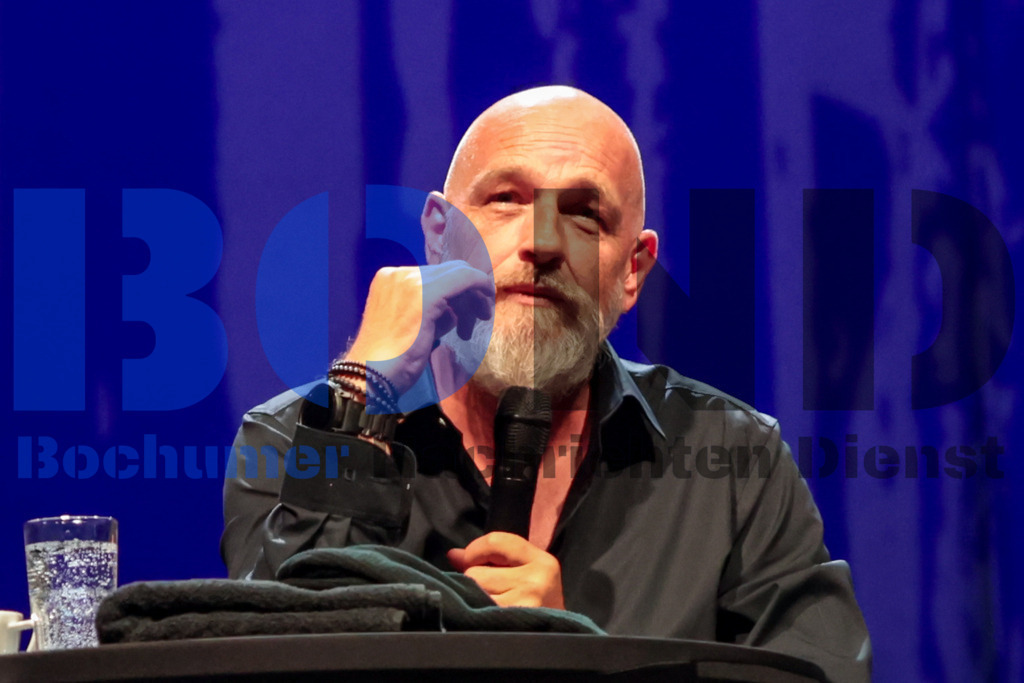 Zeltfestival Ruhr 2024 - Torsten Straeter  {date} -  | {headline}(Foto: Sebastian Sendlak / BOND) - Realisiert mit Pictrs.com