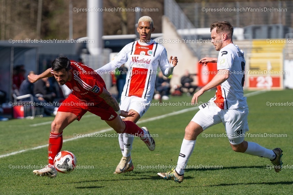 xydr29032501023 | 29.03.2025, xydrx, Fußball, Fortuna Düsseldorf II (U23) - SC Rot-Weiss Oberhausen, Regionalliga West, Paul-Janes-Stadion: Danny Latza (Düsseldorf II #6) im Zweikampf gegen Eric Gueye (Rot-Weiß Oberhausen #11) Luca Schlax (Rot-Weiß Oberhausen #21)